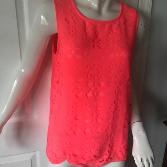 2B Bebe Tops - EUC Bebe 2b coral laser cut tank